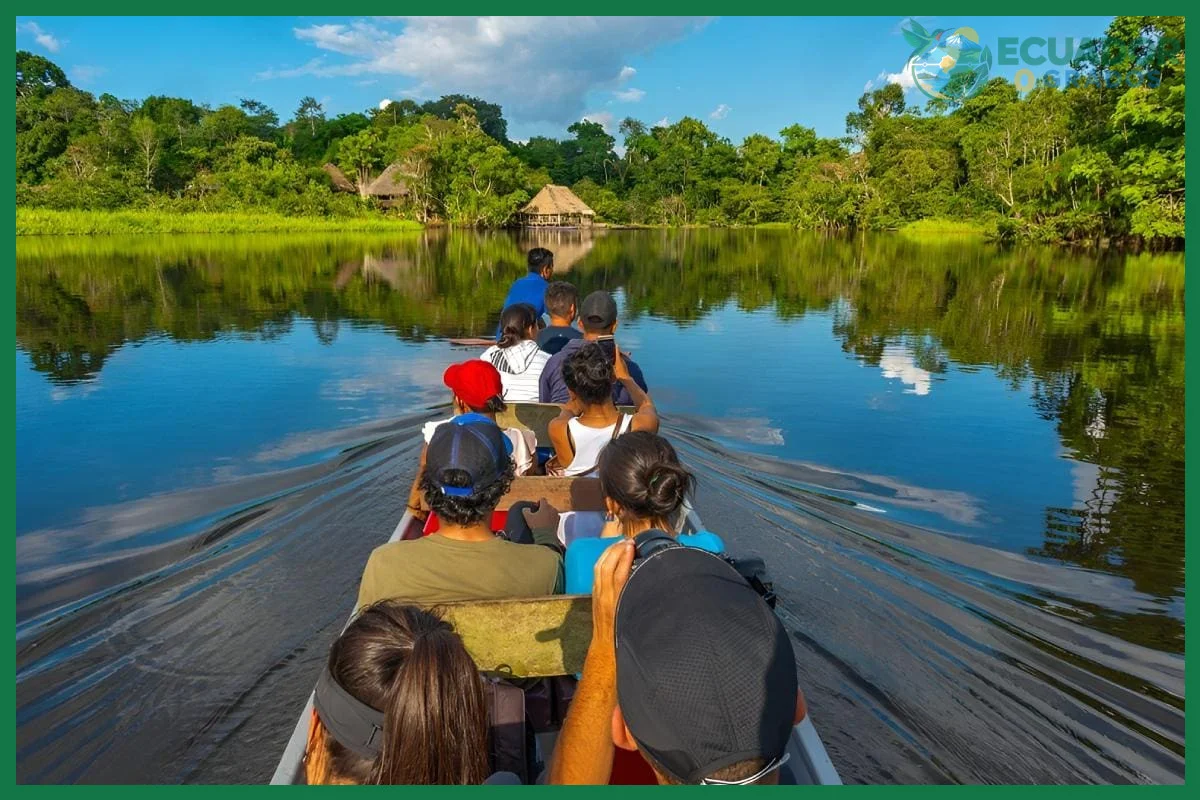 Cómo es un viaje en canoa por la Amazonía ecuatoriana